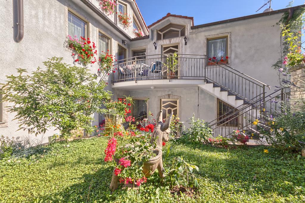Apartments Ljiljana Pula Exterior foto
